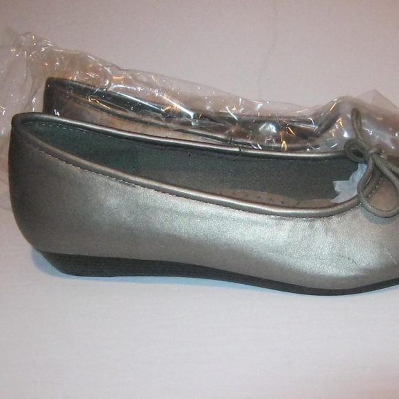 New, Pewter Ballet Flats, SZ. 9 Wide - Picture 2 of 4
